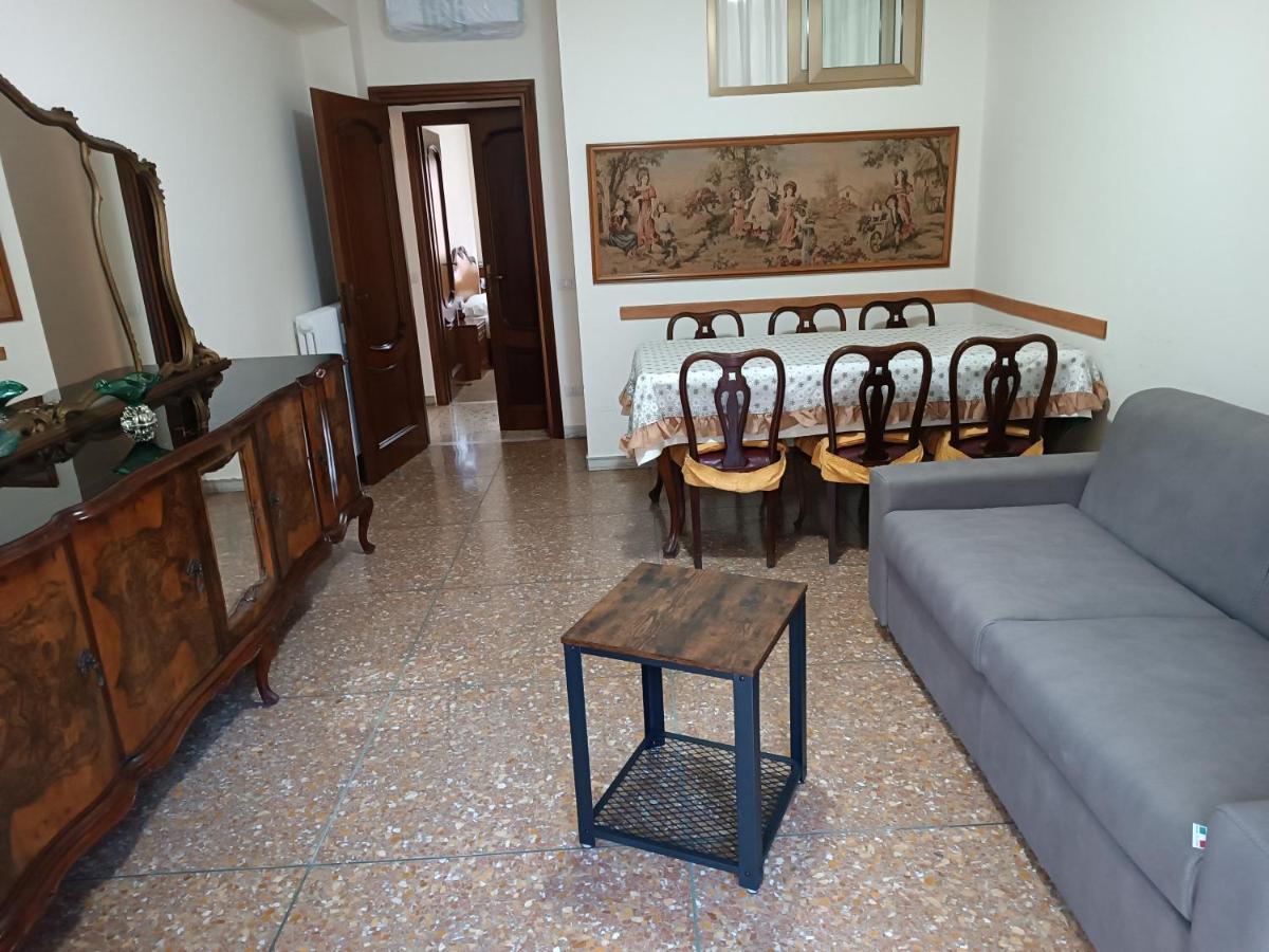 Hortis Apartment, 5 Persone, 2 Camere, Balcone, Metro C E Tram Per Il Centro Rom Exteriör bild